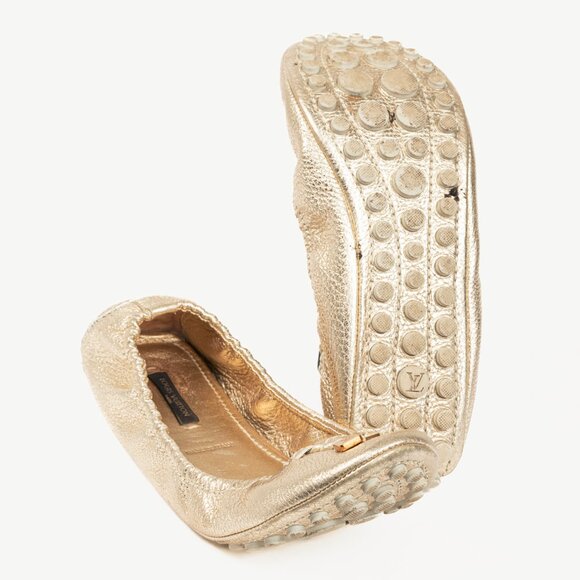 Louis Vuitton Lemon Metallic Gold Pebbled Leather Bow Scrunch Flats - Picture 5 of 11